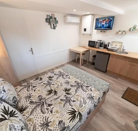 Studio Green Proche De Lyon Meyzieu Εξωτερικό φωτογραφία